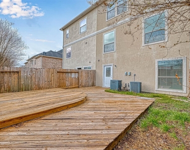 7816 Stoneyway Drive - Photo Thumbnail 41