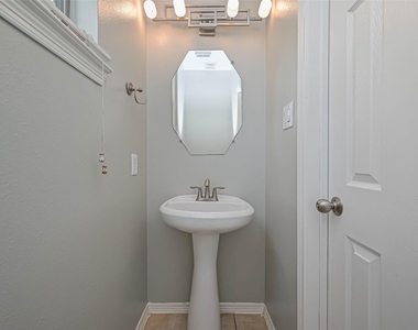 7816 Stoneyway Drive - Photo Thumbnail 24