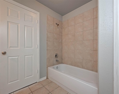 7816 Stoneyway Drive - Photo Thumbnail 12