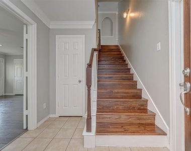 7816 Stoneyway Drive - Photo Thumbnail 6