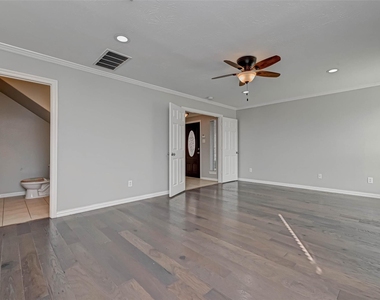7816 Stoneyway Drive - Photo Thumbnail 9