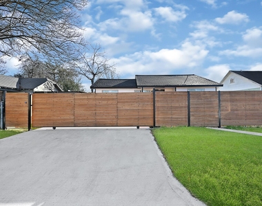 4406 Edison Street - Photo Thumbnail 3
