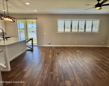 1453 Santa Anna Street Se - Photo Thumbnail 5