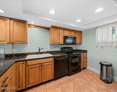 1321 S Miramar Avenue - Photo Thumbnail 10