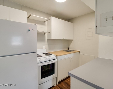 1343 W Point Drive W - Photo Thumbnail 2