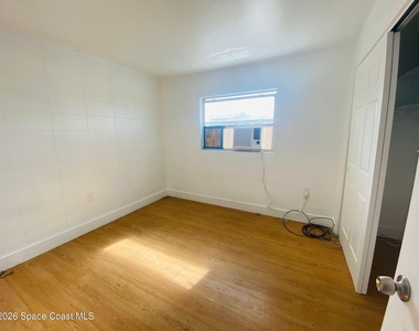 1341 W Point Drive W - Photo Thumbnail 10