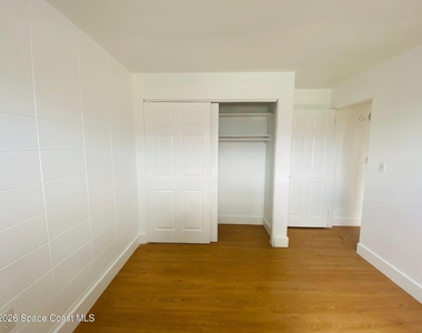 1341 W Point Drive W - Photo Thumbnail 11