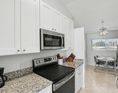 306 Beach Park Lane - Photo Thumbnail 7