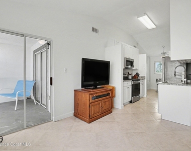 306 Beach Park Lane - Photo Thumbnail 6