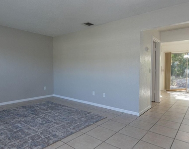 1516 S Boundary Street - Photo Thumbnail 2
