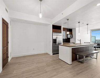 111 N 12th Street - Photo Thumbnail 6