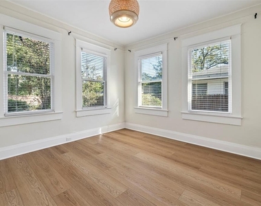 5709 N Suwanee Avenue - Photo Thumbnail 16