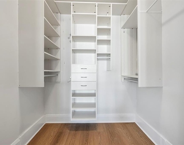 5709 N Suwanee Avenue - Photo Thumbnail 6
