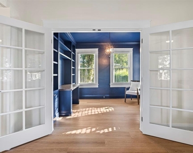 5709 N Suwanee Avenue - Photo Thumbnail 11