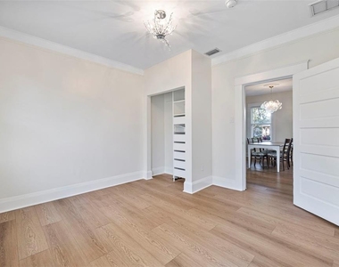5709 N Suwanee Avenue - Photo Thumbnail 14