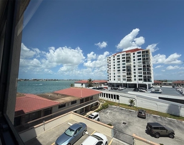 6279 Sun Boulevard - Photo Thumbnail 13