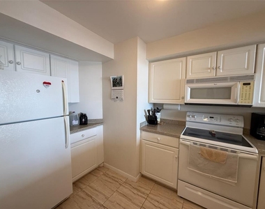 6279 Sun Boulevard - Photo Thumbnail 9