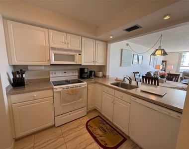 6279 Sun Boulevard - Photo Thumbnail 8
