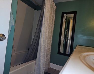 2525 W Bay Drive - Photo Thumbnail 6