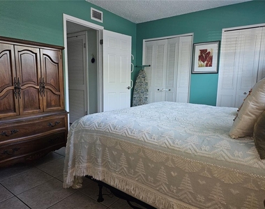 2525 W Bay Drive - Photo Thumbnail 3