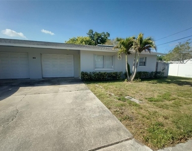 1388 Robin Hood Lane - Photo Thumbnail 1