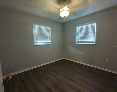 1388 Robin Hood Lane - Photo Thumbnail 5