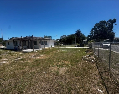 121 33rd Avenue E - Photo Thumbnail 4