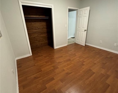 121 33rd Avenue E - Photo Thumbnail 11
