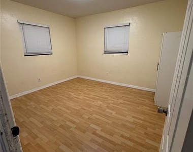 121 33rd Avenue E - Photo Thumbnail 14