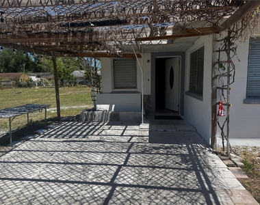 121 33rd Avenue E - Photo Thumbnail 6