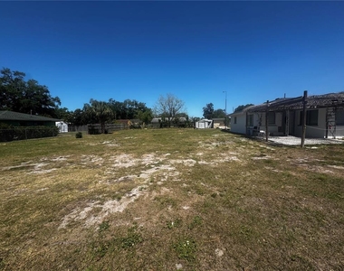 121 33rd Avenue E - Photo Thumbnail 2