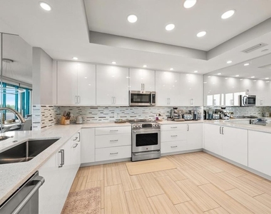 1560 Gulf Boulevard - Photo Thumbnail 8