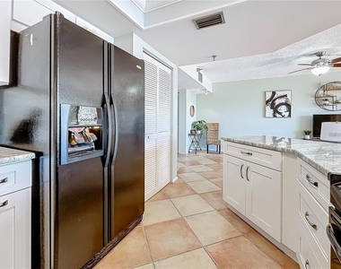1750 Harbor Place S - Photo Thumbnail 14