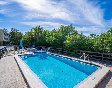 1750 Harbor Place S - Photo Thumbnail 2
