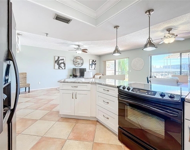 1750 Harbor Place S - Photo Thumbnail 15