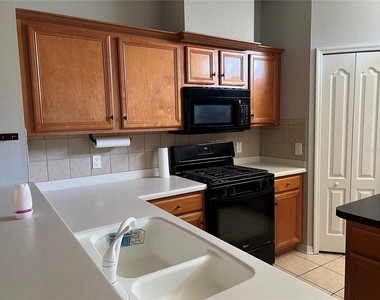 20027 Heritage Pointe - Photo Thumbnail 10