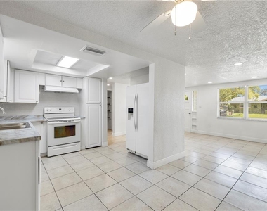 10803 Hyssop Street - Photo Thumbnail 9