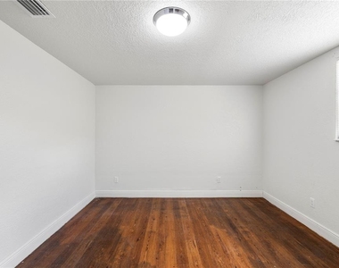 10803 Hyssop Street - Photo Thumbnail 17