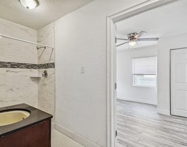 1913 W Lemon Street - Photo Thumbnail 40