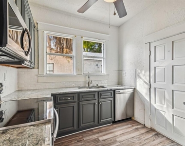 1913 W Lemon Street - Photo Thumbnail 21