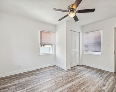 1913 W Lemon Street - Photo Thumbnail 34