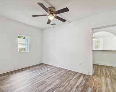 1913 W Lemon Street - Photo Thumbnail 3