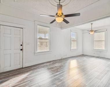1913 W Lemon Street - Photo Thumbnail 4
