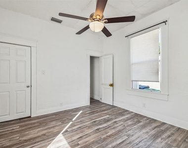 1913 W Lemon Street - Photo Thumbnail 17