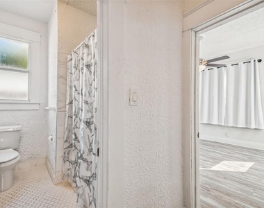 1913 W Lemon Street - Photo Thumbnail 23
