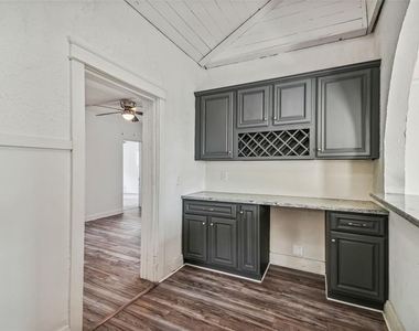 1913 W Lemon Street - Photo Thumbnail 8
