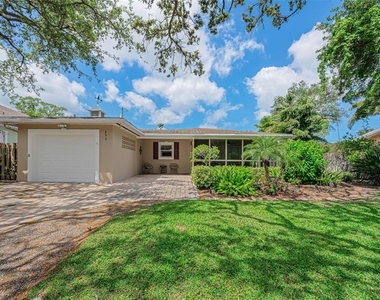 253 Park Circle S - Photo Thumbnail 2
