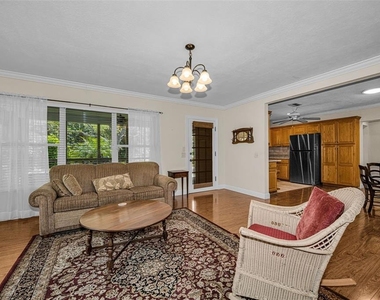 253 Park Circle S - Photo Thumbnail 7
