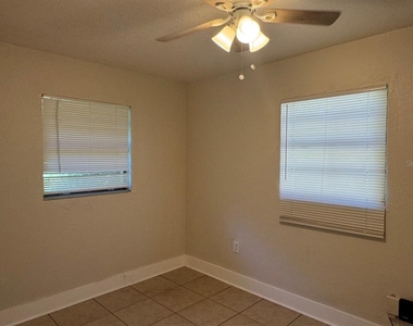 10022 N Lantana Avenue - Photo Thumbnail 3