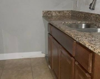 900 Lake Destiny Road - Photo Thumbnail 5